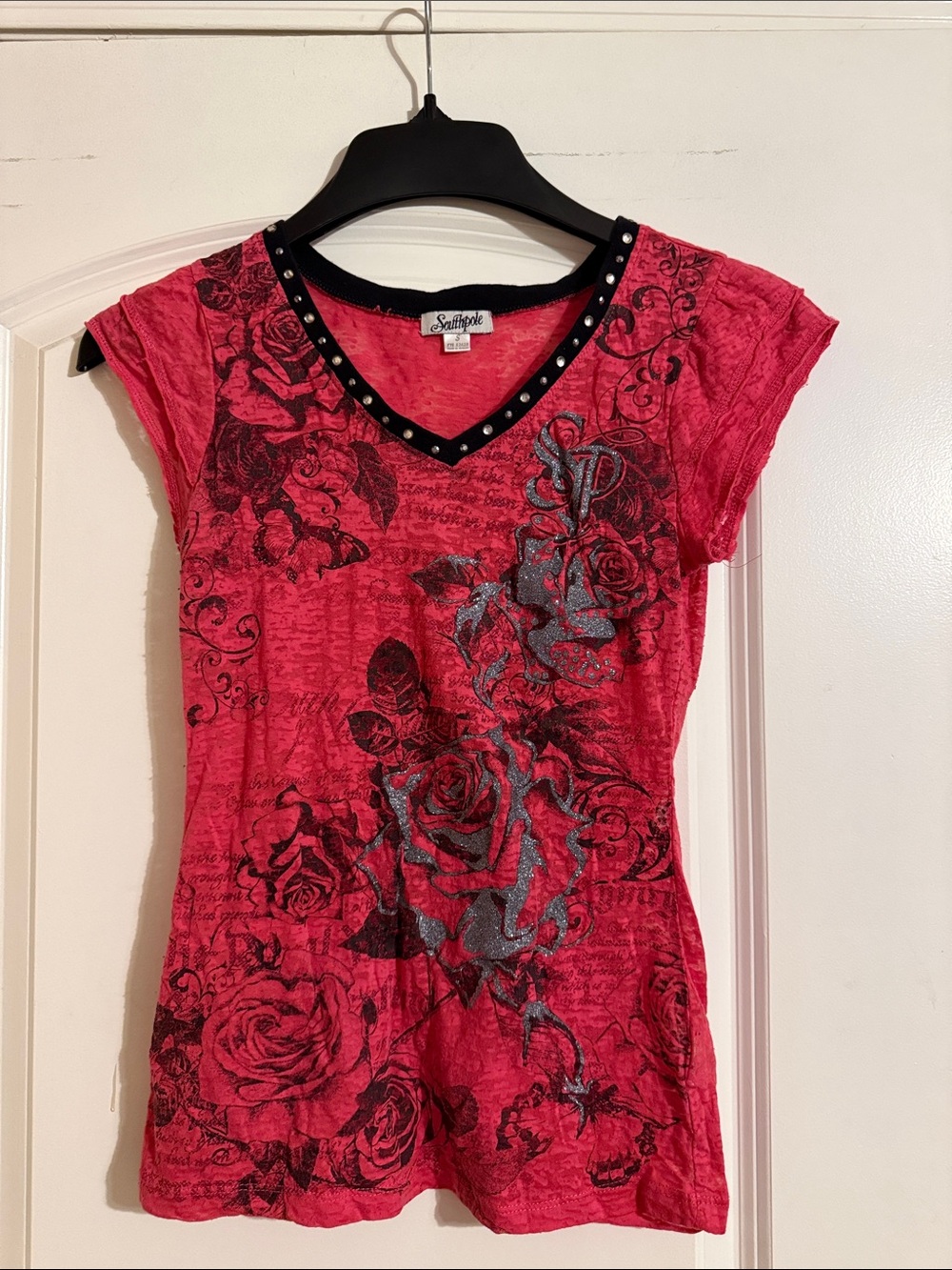 Sassypie Women's Pink V-Neck Rose-Print Studded Tee